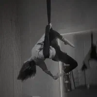 کلاس های اریال دنس و انعطاف