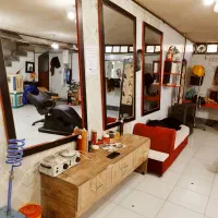 فروش لوازم آرایشگاه  به دلیل مهاجرت