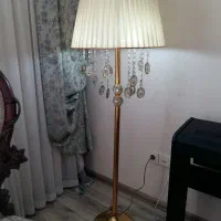 آباژور ایستاده