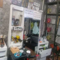 دکور آرایشگاه مردانه و سرشور در حد نو