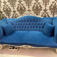 تعدادی لوازم منزل مبل و میز ناهارخوری لوستر فرش