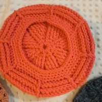 کلاه زمستانی|لباس|بومهن, |دیوار