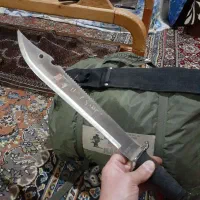 کیسه خواب و چاقو کوهنوردی