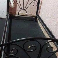 تخت فلزی و کفی چوبی