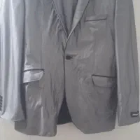 یک دست کت و شلوار و دو عدد کت اسپرت