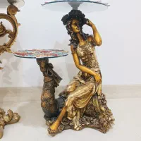 گلدان کنار مبل