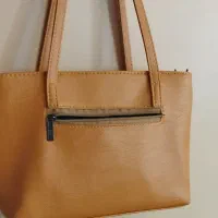 ۳ عدد کیف و مجسمه|کیف، کفش، کمربند|چابهار, |دیوار