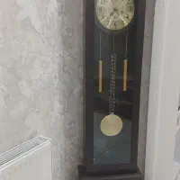 ساعت ایستاده قهوه ای