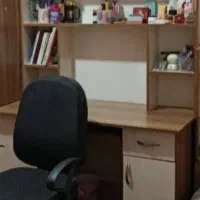 میز تحریر کتابخانه دار