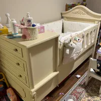 تخت خواب کودک به همراه دو کمد