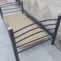 تخت یکنفره فلزی