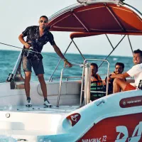 نیاز به عکاس برای کار در روی قایق پاراسل