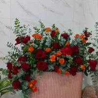 این باکس زیبا با گل‌های طبیعی باقیمت استسنایی