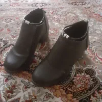 کفش سایز ۳۷