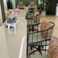 ناخن کار و ابروکار