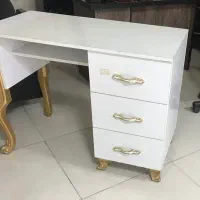 میز ناخن  و وسایل ارایشگاه
