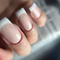 آموزش کاشت ناخن با تخفیف ویژه