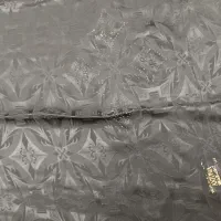 چادر‌نگین‌دار‌دوخته‌شده