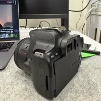 دوربین canon 250d در حد نو