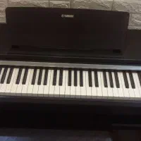 پیانویاماهارنگ قهوه ای درحدنو