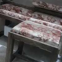 تعدادی نیمکت چوبی|صندلی و نیمکت|سمنان, |دیوار