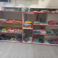 ویترین مغازه و دوعدد درب چوبی