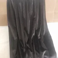 یک عدد پرده مخمل  والان یا کنار پرده سالم در حد نو