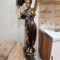 مجسمه قلع وسرب  کوزه به دست