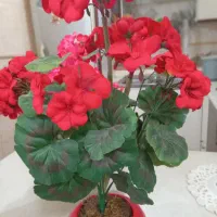 گل و گلدان مصنوعی در حد نو