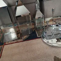 فانوس و جا شمعی کنار سالنی سالم وسلامت