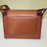 کیف دوشی زنانه چرم کاملا دست دوز