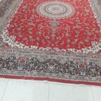 فرش قرمزرنگ