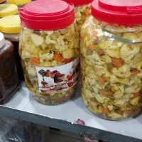 انواع ترشی خانگی در میوه فروشی بهاران|خوردنی و آشامیدنی|الیگودرز, |دیوار