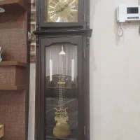 ساعت ایستاده کنار سالنی زیبا و با کیفیت