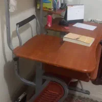 میز تحریر و کامپیوتر