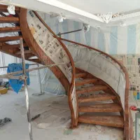 نرده چوبی پله گرد بازسازی دوبلکس نجاری ویلا