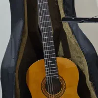 گیتار کلاسیک Yamaha C40 به همراه لوازم کامل