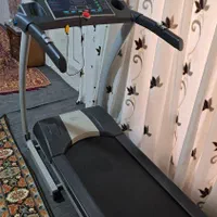 تردمیل با تنظیم ارتفاع و شیب