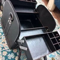 کیف چرم برند ای ام|کیف، کفش، کمربند|اندیشه, اندیشه فاز ۱|دیوار