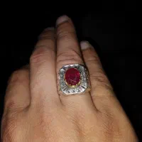 انگشتر  خوش رکاب و عجیب رنگ سنگش عوض میش