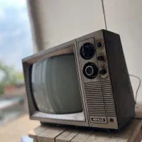 تلویزیون آنتیک قدیمی سویل کره|کلکسیون اشیاء عتیقه|ساری, |دیوار