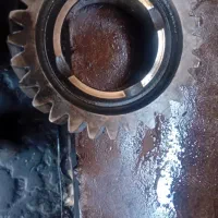 کارگر مکانیک ماشین گازوئیلی