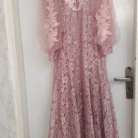 پیرهن مجلسی در حد نورنگ گلبهی قیمت یک میلیون تومن