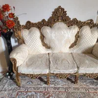 مبل سلطنتی ۷نفره با دوعدد میز عسلی