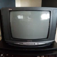 تلویزیون به همراه زیر تلویزیون