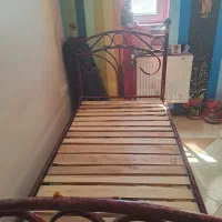 دو عدد تخت خواب فلزی سالم عرض ۹۰.آلبالویی|تخت و سرویس خواب|شیراز, گلستان|دیوار