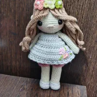 دختر بافتنی