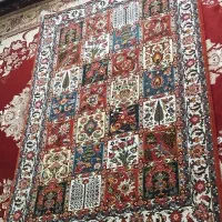 قالیچه دستبافت به صورت کاملاً دستی در محیط خانه|فرش|سامان, |دیوار