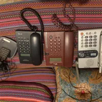 تلفن بی سیم‌پاناسونیگ‌ و تعدادی تلفن