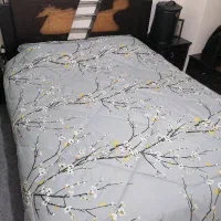 سرویس خواب به همراه آینه و تخت و لحاف